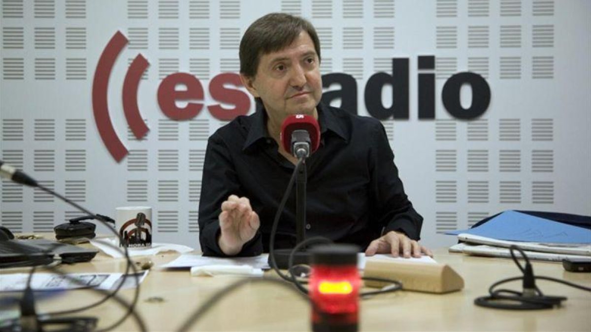 Federico Jiménez Losantos el pasado domingo, cuando instó al Gobierno de Rajoy a bombardear Cataluña.-EL PERIÓDICO