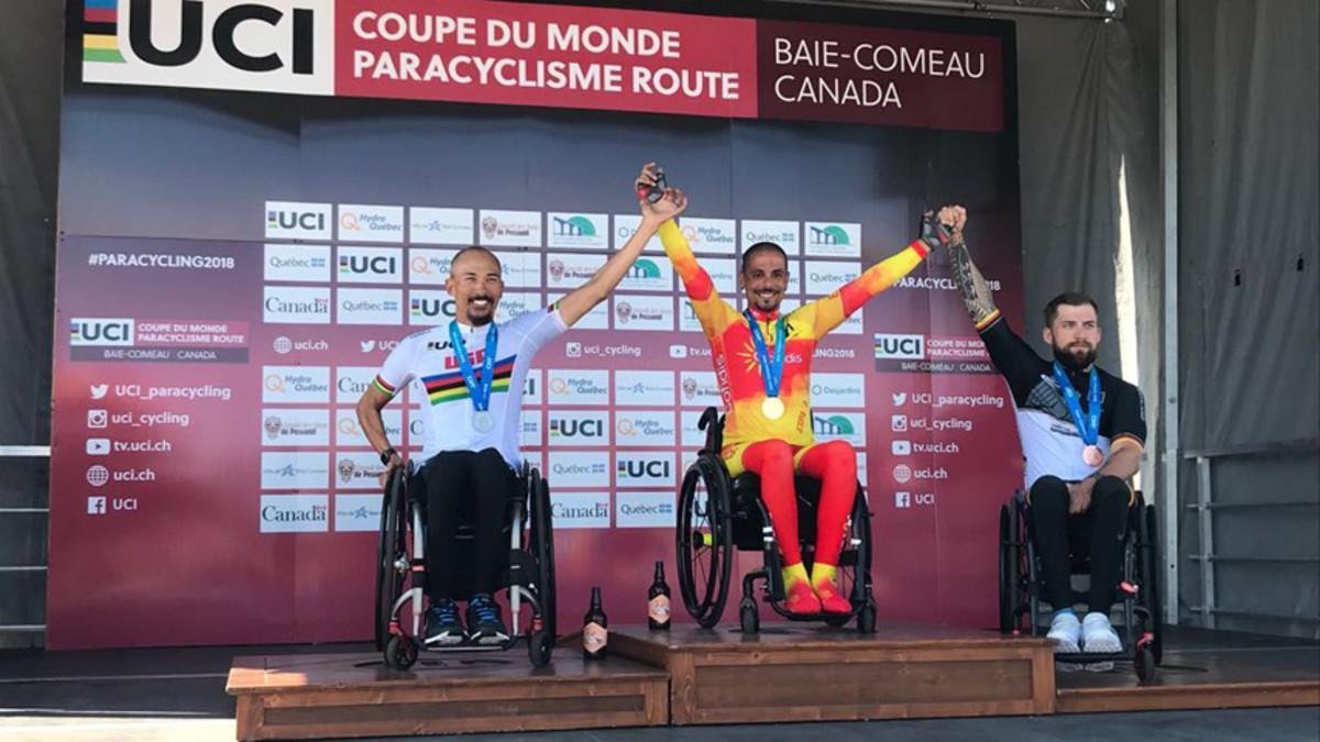 Sergi Garrote en el primer puesto del podio del Mundial de Ciclismo Adaptado disputado en Canadá /-RFEC
