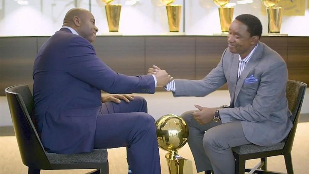 Magic e Isiah Thomas, en el programa de NBATV en el que sellaron su reconciliación-/ PERIODICO (NBATV)