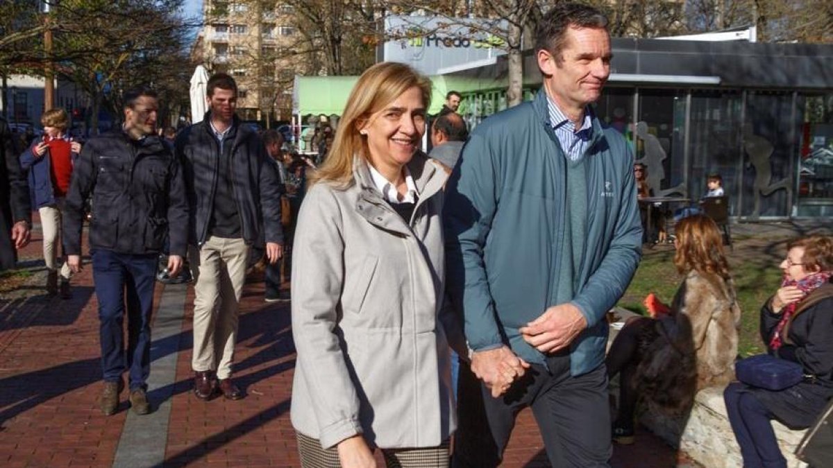 Iñaki Urdangarin, con Cristina, en Vitoria.-EFE / DAVID AGUILAR