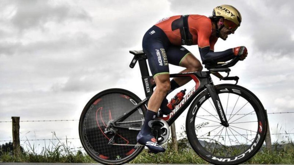 Jon Izagirre durante la contrarreloj de este sábado en el Tour de Francia.-AFP/ MARCO BERTORELLO