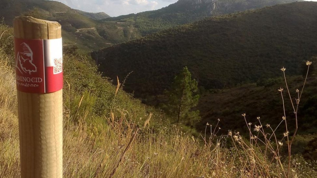 Una de las señales que se ha colocado en el camino.-Consorcio Camino del Cid.