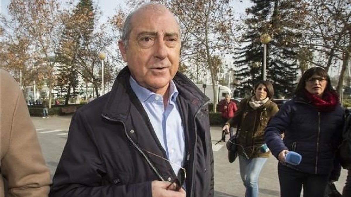 El presidente del PP de Valencia, Alfonso Novo, a su llegada a los juzgados para declarar por la supuesta financiación irregular del partido.-MIGUEL LORENZO