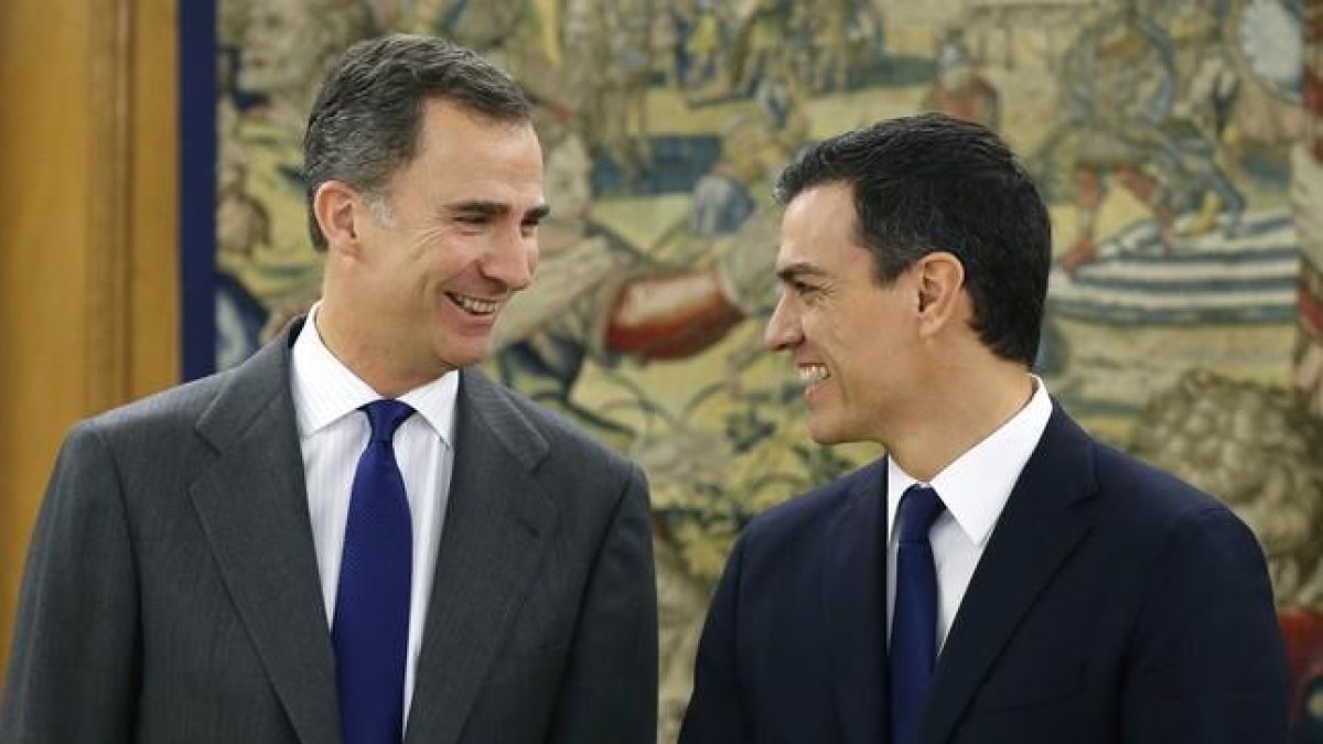 El Rey recibe al socialista Pedro Sánchez en la ronda de conversaciones sobre la investidura.-ÁNGEL DÍAZ / EFE