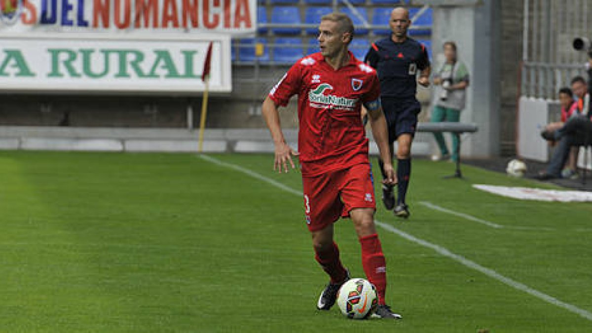 Ripa en el encuentro de la pasada jornada ante la Ponferradina. / Diego Mayor-