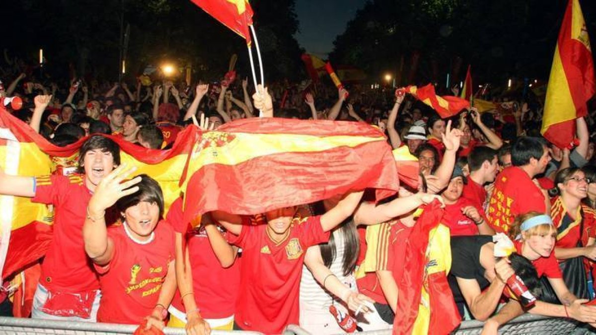 Miles de vallisoletanos celebración la victoria de la Selección Española. Rubén Cacho / ICAL-