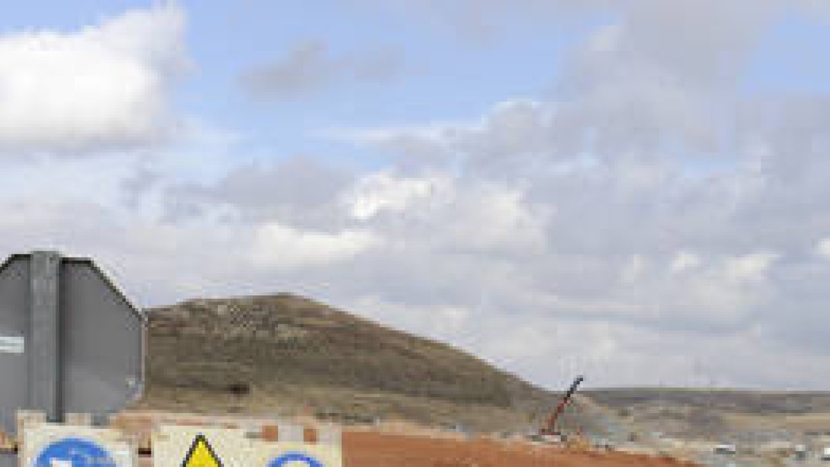 Obras en la A-15 en el tramo que une Medinaceli con Radona. / ÁLVARO MARTÍNEZ-