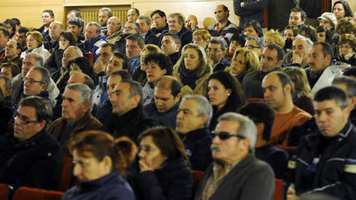 Trabajadores de Norma en una asamblea. / A. M. -