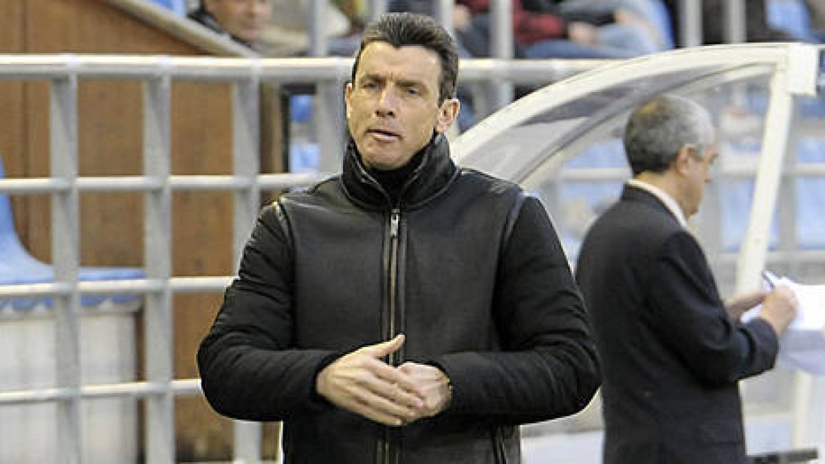 El técnico del Numancia, Juan Carlos Unzué. / ÚRSULA SIERRA-
