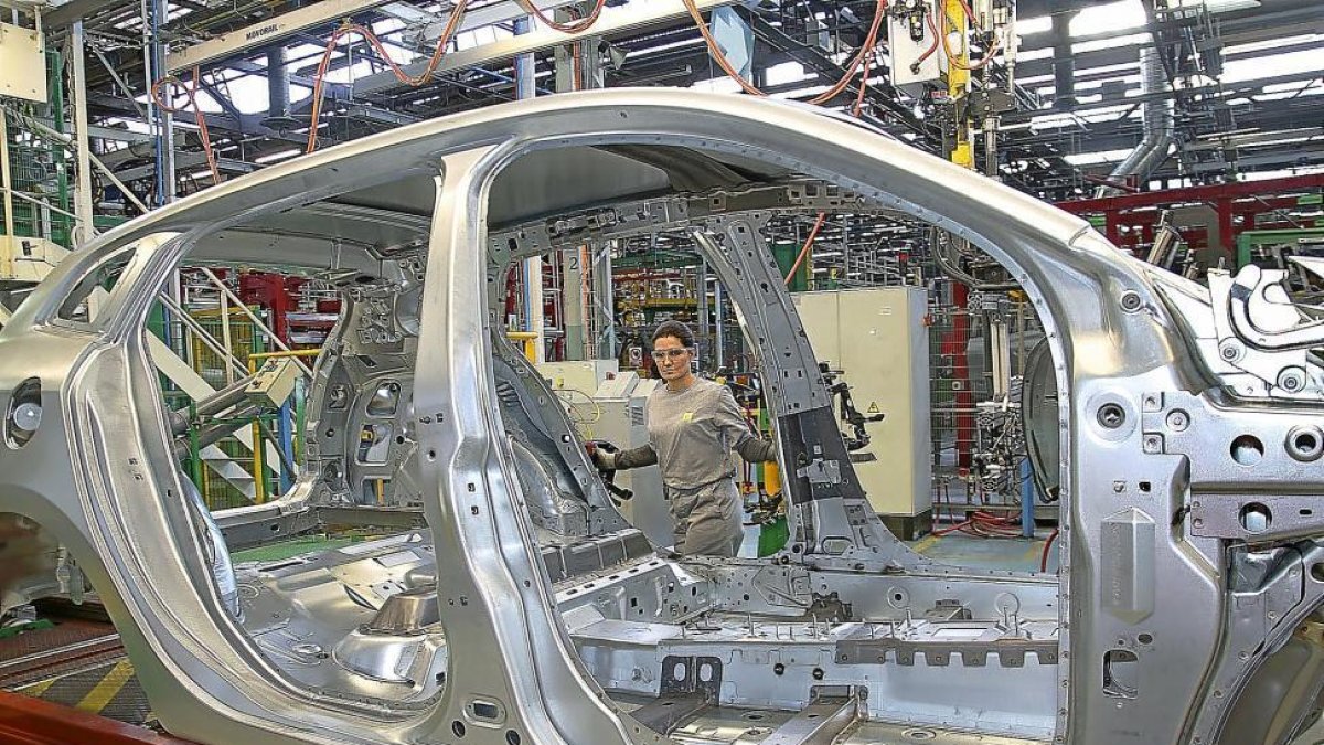 Herrera compromete la mediación de la Junta tras la supresión del cuarto turno de Renault-EL MUNDO