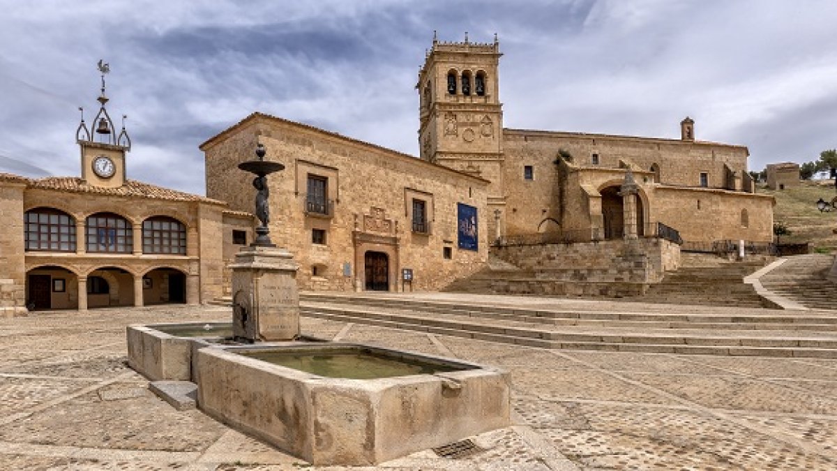 Plaza de Morón donde se encuentra el Museo del Traje.-HDS