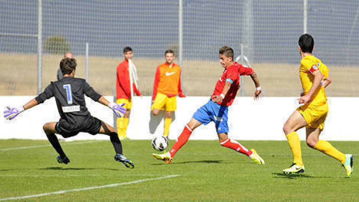 El Numancia sucumbió ante la pegada del líder-