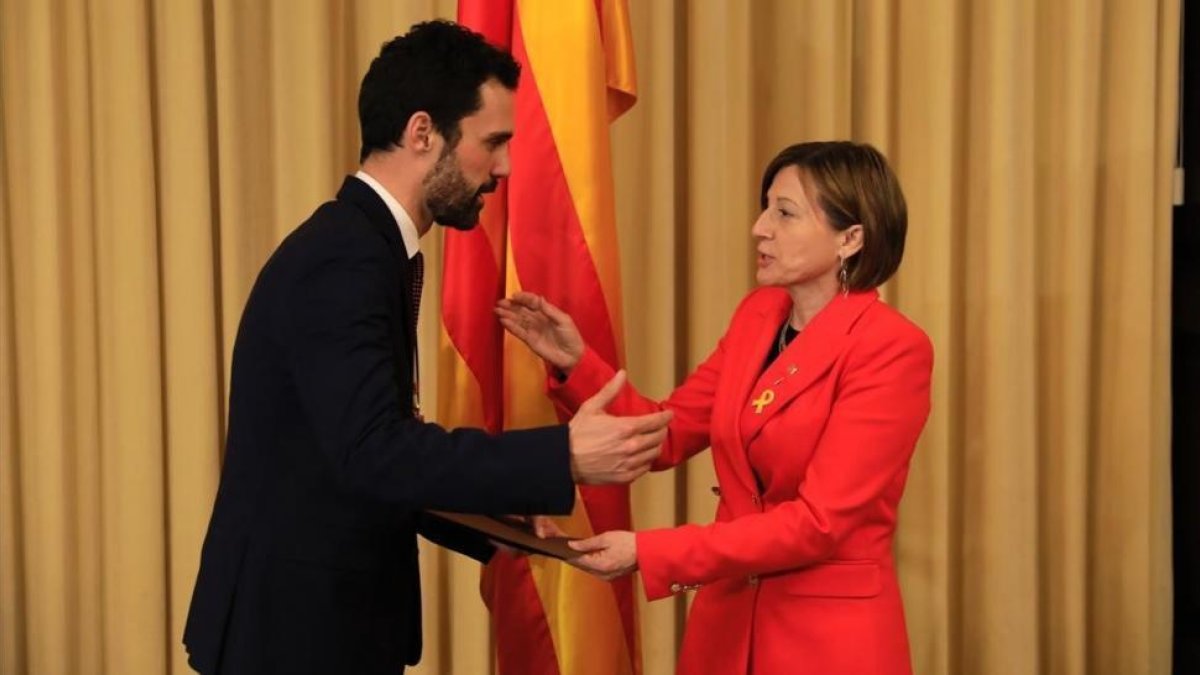 Carme Forcadell traspasa la presidencia del Parlament a Roger Torrent-FERRAN NADEU