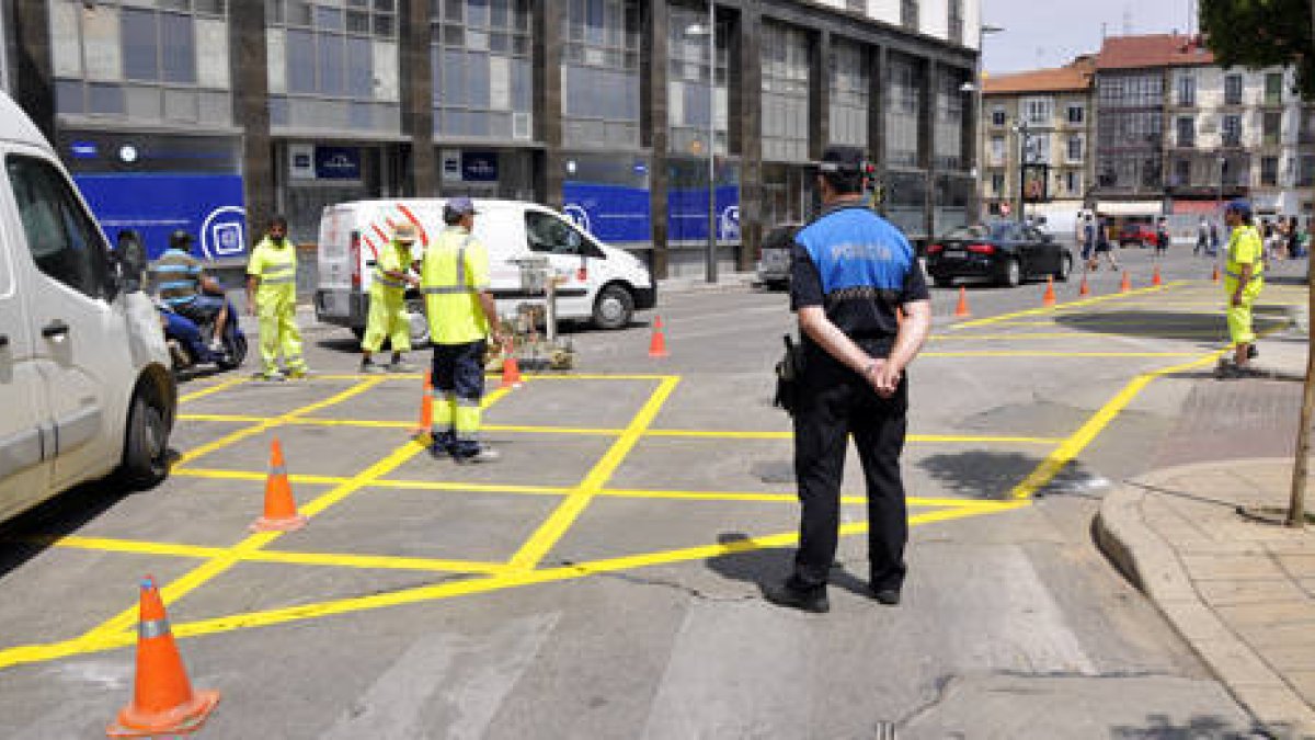La plaza Jurados de Cuadrilla será de doble sentido desde el lunes. / V.G.-