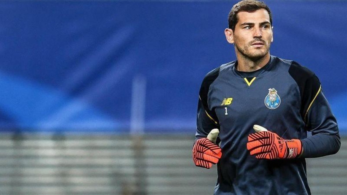 Iker Casillas, en un reciente entrenamiento con el Oporto.-EFE / FILIP SINGER