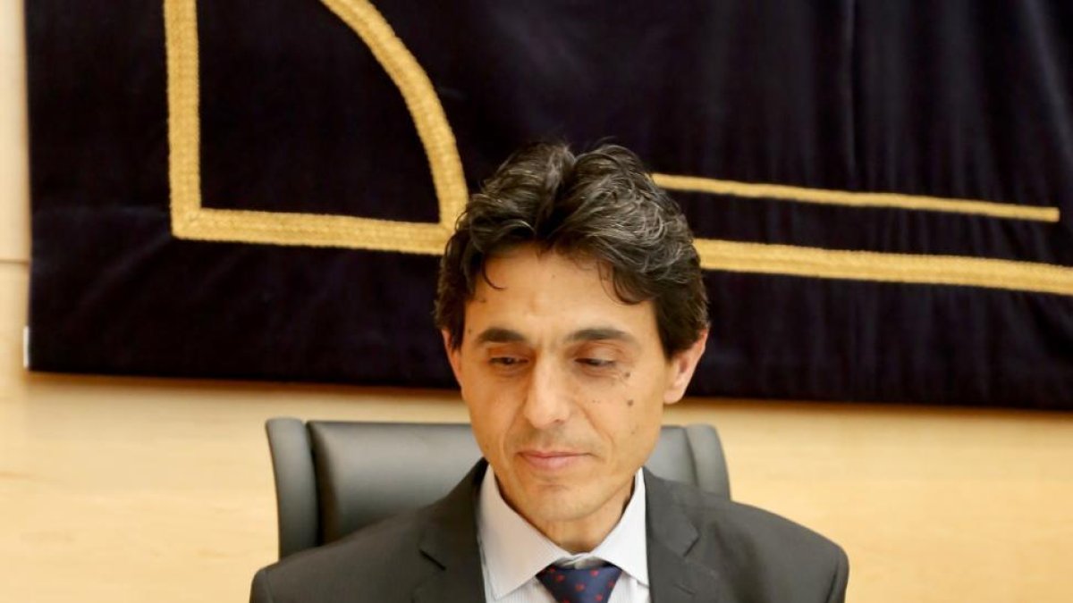 El director General del Tesoro y Política Financiera de la Junta de Castilla y León, Fernando Vallelado Prieto, informa a la comisión de investigación del HUBU sobre informes del procedimiento de licitación y adjudicación del HUBU.-ICAL