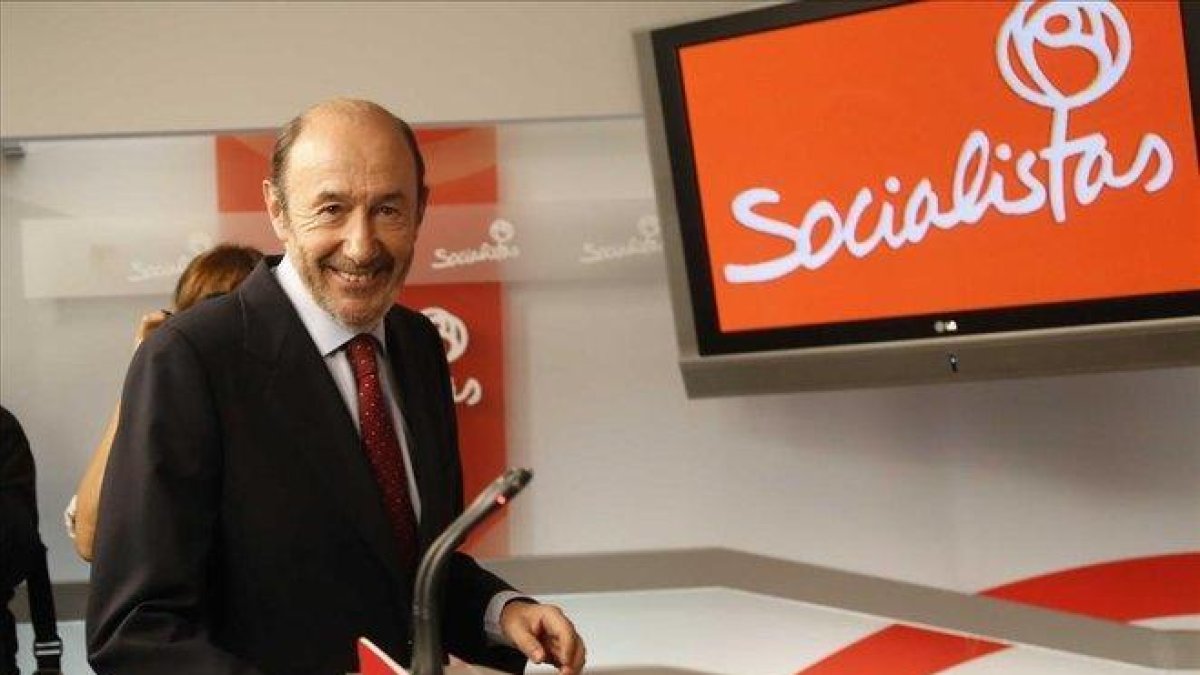 Alfredo Pérez Rubalcaba, durante una comparecencia en la sede del PSOE, a mediados del 2014.-AGUSTÍN CATALÁN