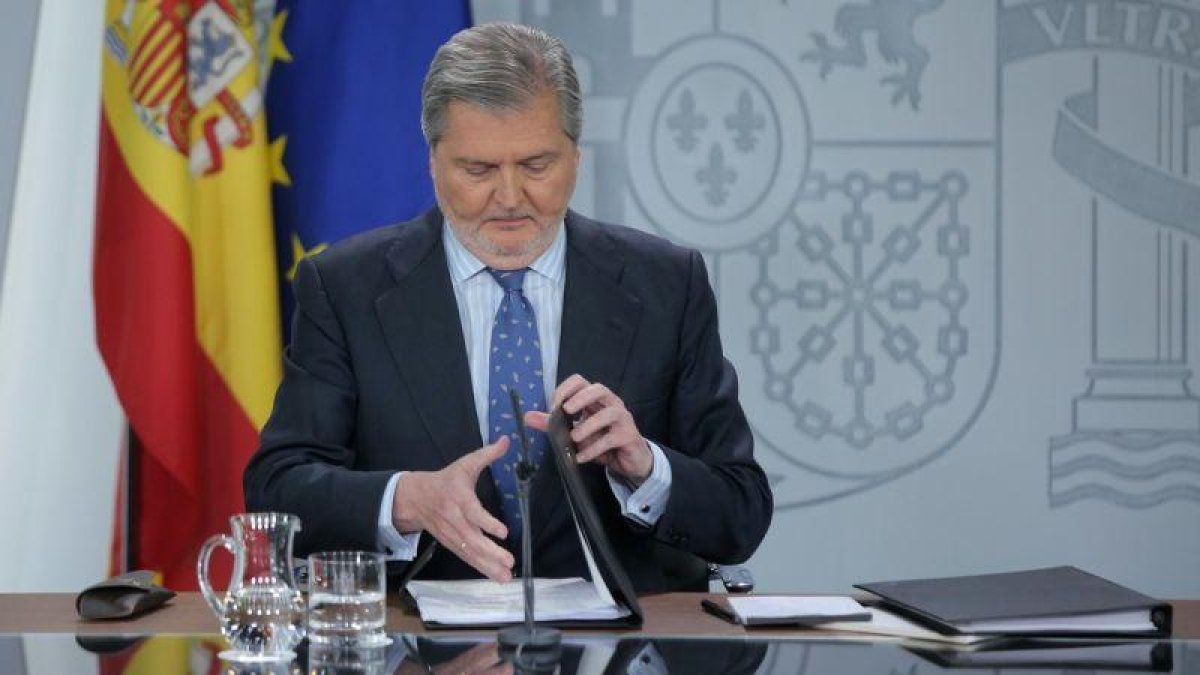 Íñigo Méndez de Vigo comparece ante los medios tras el Consejo de Ministros.-JOSÉ LUIS ROCA