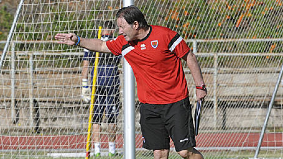 El entrenador del Numancia, Juan Antonio Anquela. / DIEGO MAYO-