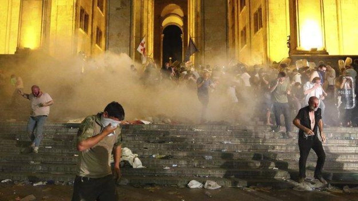 Protestas en Tiflis , la capital Georgia.-