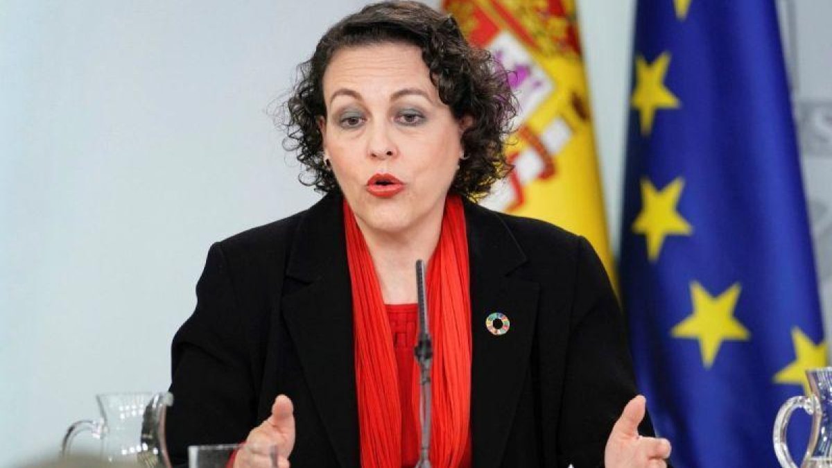 La ministra de Trabajo, Magdalena Valerio, en una rueda de prensa posterior a un Consejo de Ministros.-ZIPI (EFE)