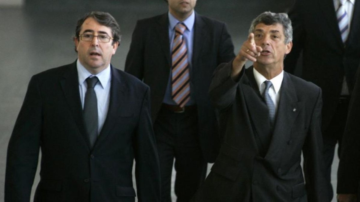 Jorge Pérez y Ángel María Villar, en la ciudad deportiva de la RFEF en Las Rozas.-EUROPA PRESS / OSCAR DEL POZO