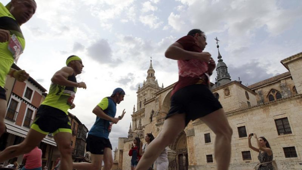 La Media Maratón de El Burgo de Osma batía ayer el récord de participación con un total de 520 inscritos.-Luis Ángel Tejedor