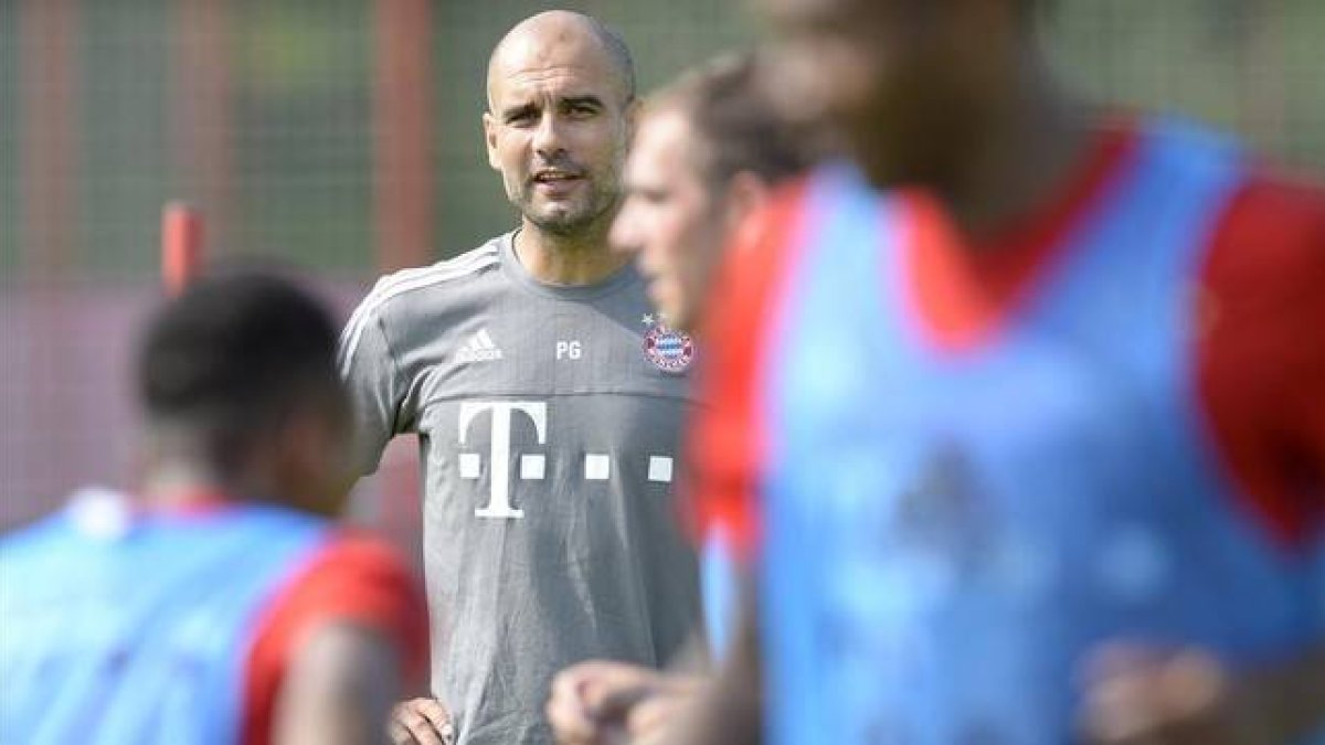 Pep Guardiola, en un entrenamiento del Bayern en Múnich.-Foto: AFP / CHRISTOF STACHE