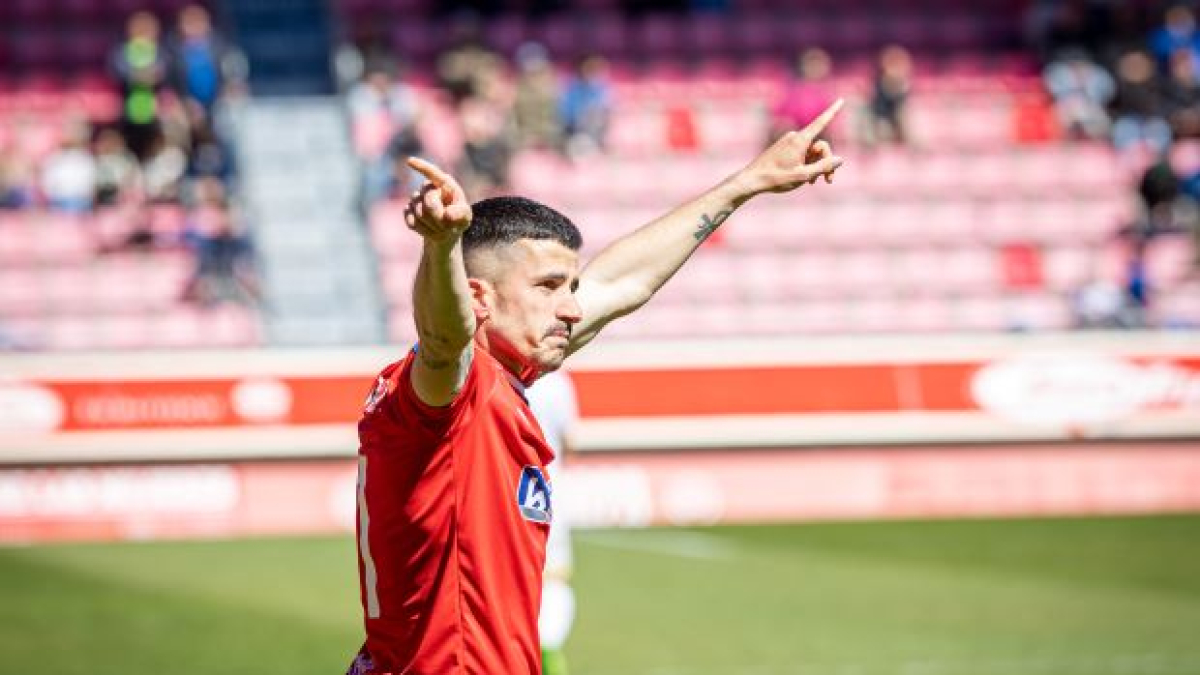 Tamayo seguirá defendiendo los colores rojillos del Numancia. 
