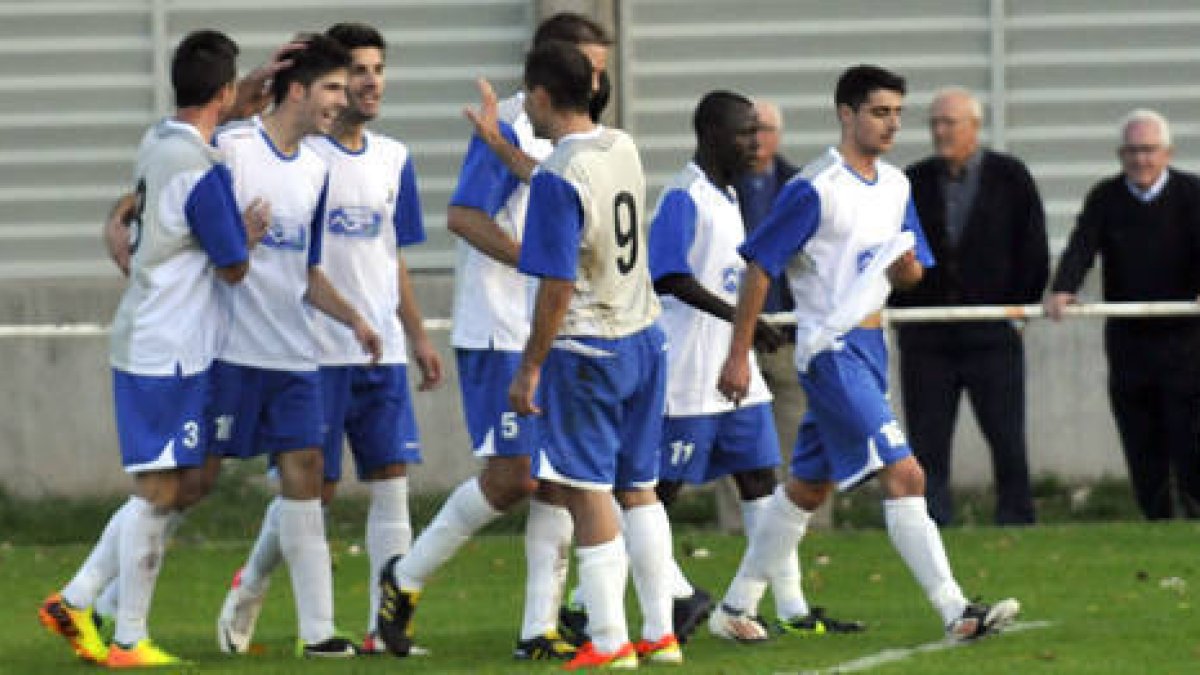 El Almazán es tercero y el equipo menos goleado de Tercera. / Diego Mayor-