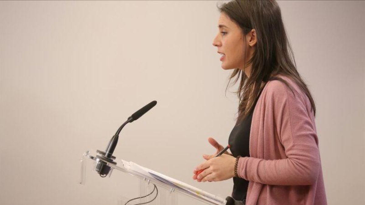 Irene Montero, en una rueda de prensa en el Congreso.-JOSE LUIS ROCA