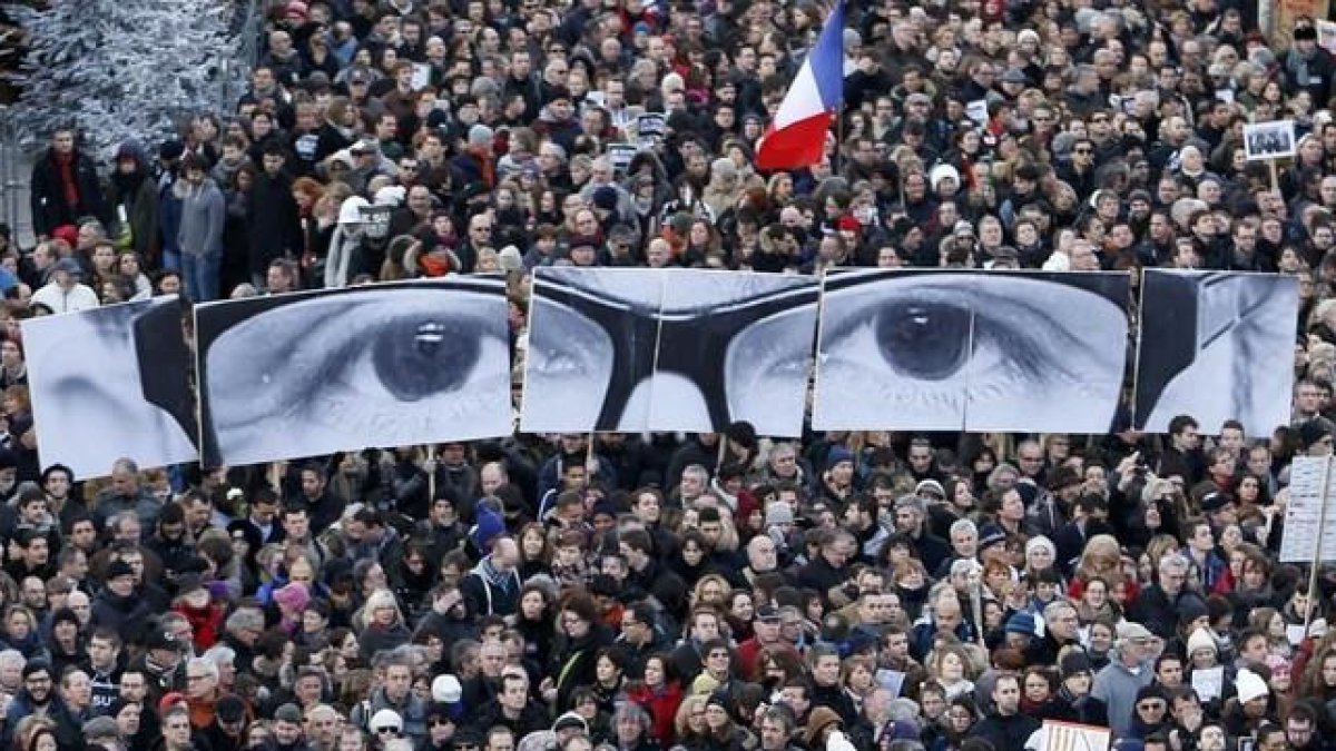 Manifestación multitudinaria en París tras los atentados contra 'Charlie Hebdo', el 11 de enero del 2015.-REUTERS