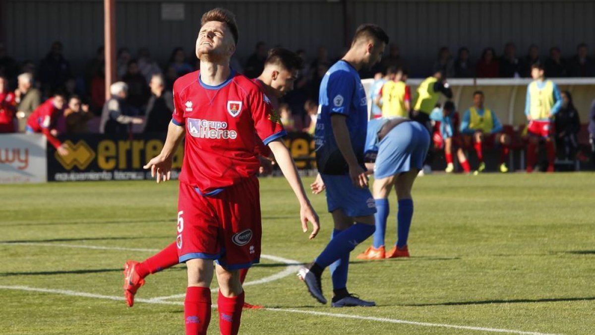 El Numancia B se ha quedado fuera de la tercera y última ronda eliminatoria por el ascenso a Segunda B.-MARIO TEJEDOR