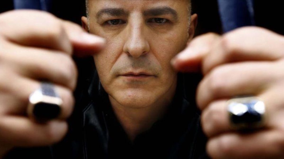 El actor Roberto Álamo, en Madrid, durante la entrevista para presentar 'Que Dios nos perdone'.-AGUSTÍN CATALÁN