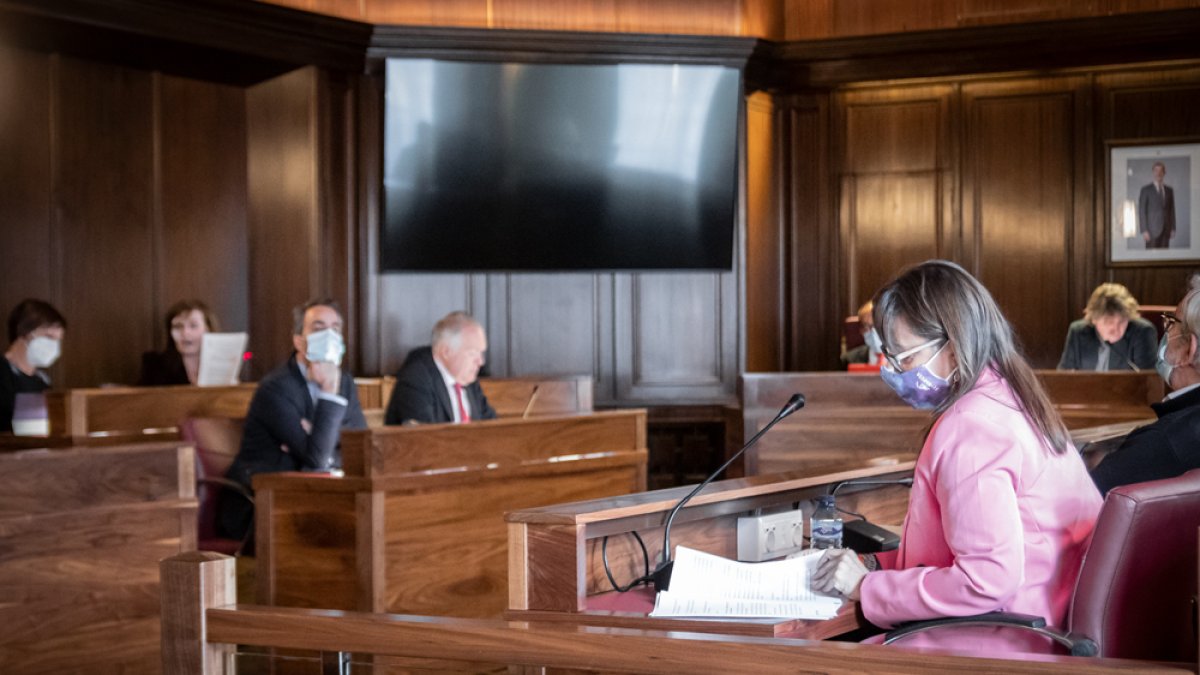 Votación ayer sobre el apoyo del Ayuntamiento al manifiesto del Consejo Municipal de las Mujeres de Soria. GONZALO MONTESEGURO