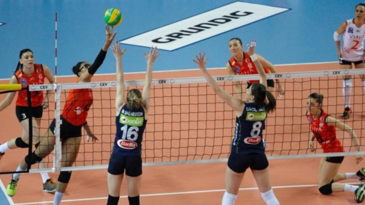 Imagen del partido entre el Fenerbache y el Eczacibasi.-TWITTER / ECZACIBASI