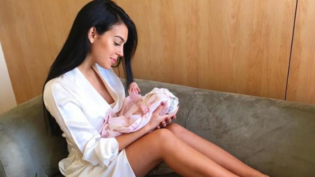 Giorgina Rodríguez, con su bebé en una imagen que colgó en su Instragram.-EL PERIODICO