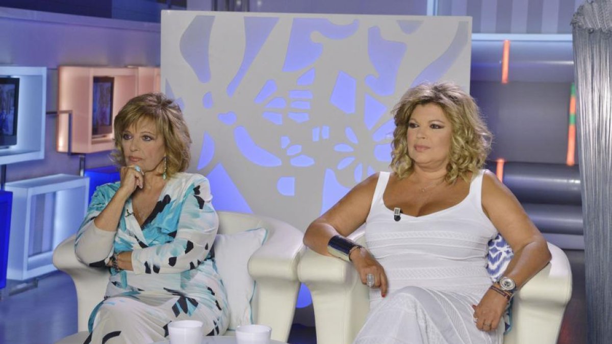 Maria Teresa Campos y su hija Terelu, en el debate posterior a la emisión de 'Las Campos'.-CARLOS SERRANO