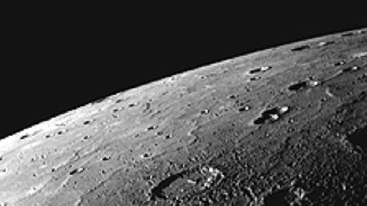 Imagen del horizonte norte del planeta Mercurio tomada por la sonda Messenger.-NASA