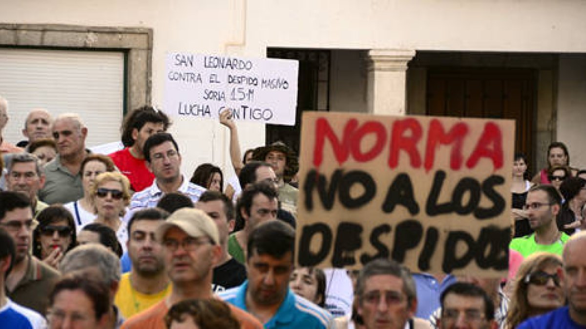 Concentración que se celebró ayer en San Leonardo./ A. M. -