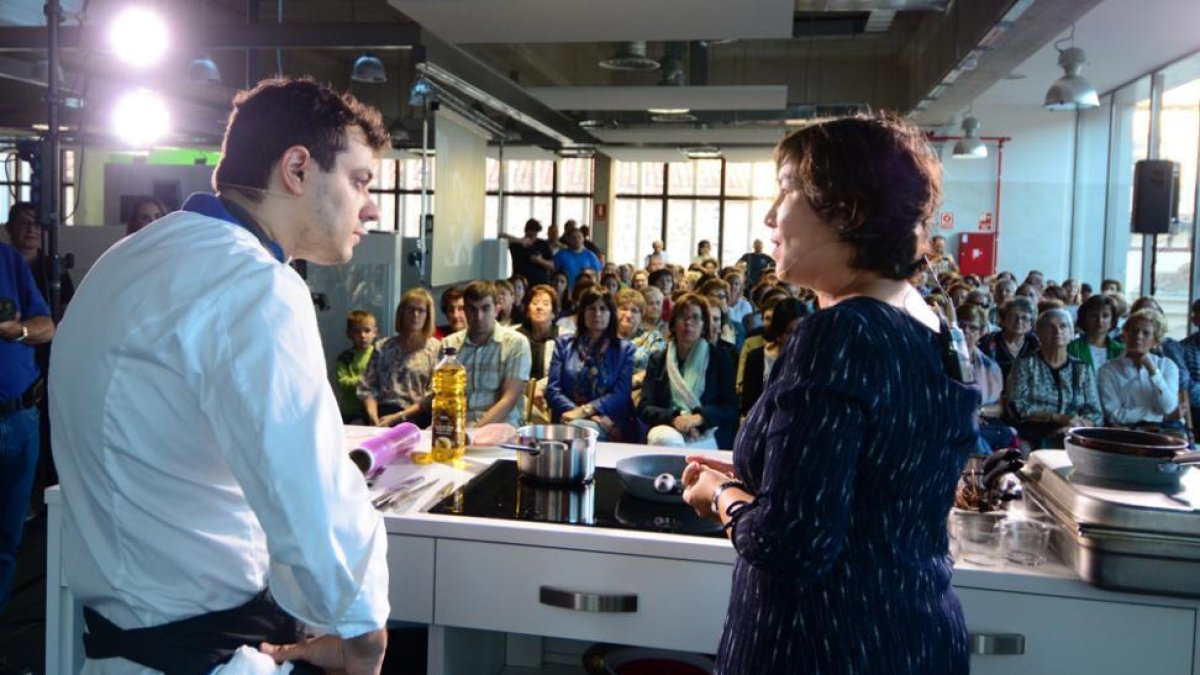 Roberto Terradillos y Silvia Garrote ante la nutrida concurrencia.-ÁLVARO MARTÍNEZ