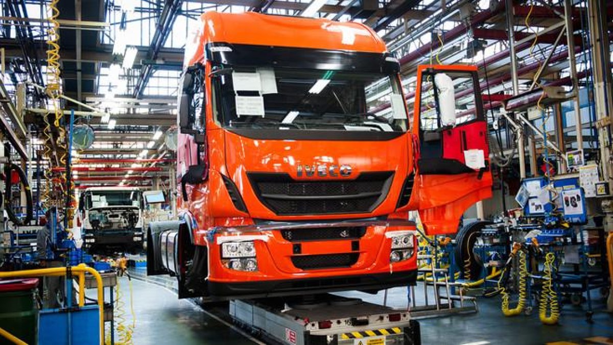 Fábrica de camiones de Iveco, una de las marcas afectadas por multa de Bruselas.-