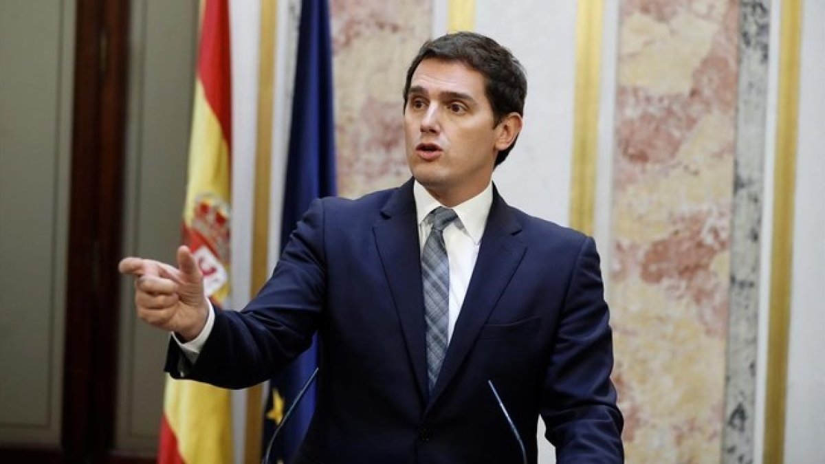El presidente de Ciudadanos, Albert Rivera, durante una rueda de prensa.-EMILIO NARANJO (EFE)