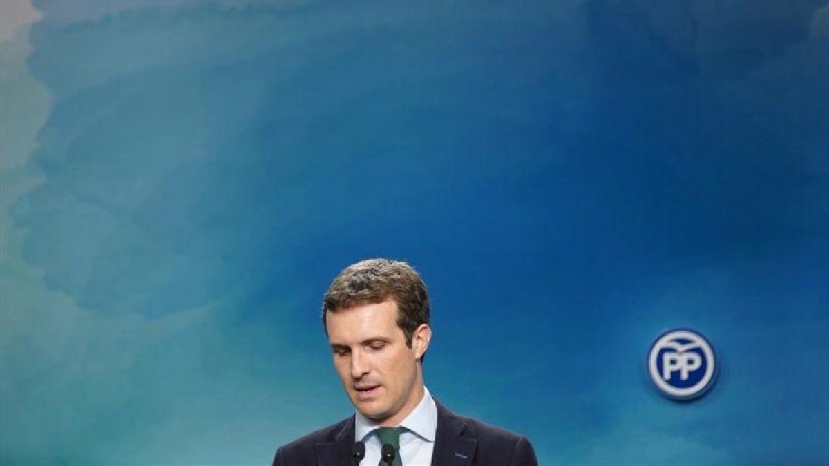 El presidente del PP, Pablo Casado, en la comparecencia de este lunes por el caso Máster.-JOSE LUIS ROCA