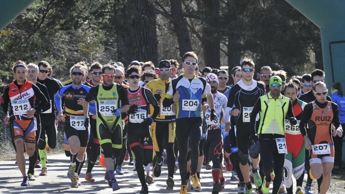 La localidad de Vinuesa fue el escanario ayer del Triatlón de invieron de la Copa de España.-VALENTÍN GUISANDE