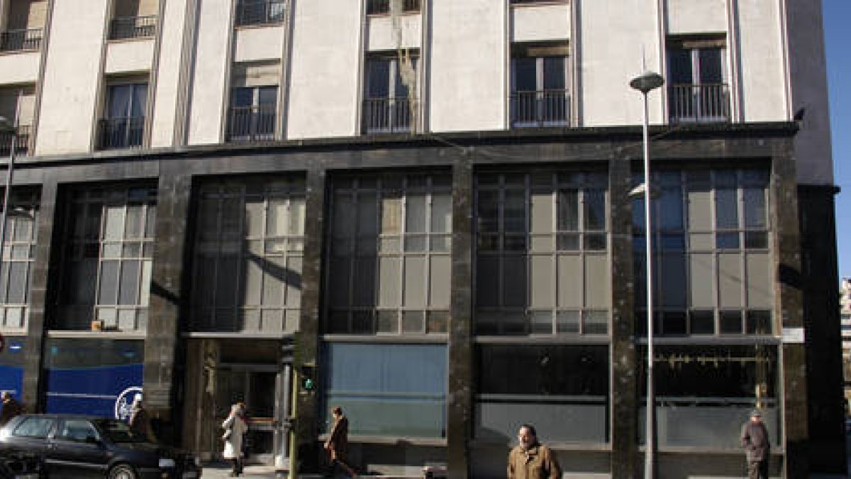 Locales de la vieja sede de Caja Duero que se han pedido a la entidad. / A. M. -