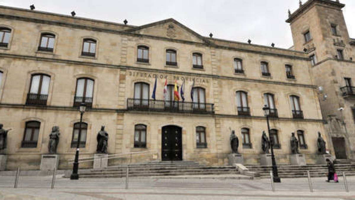 Fachada del Placio Provincial. / ALVARO MARTÍNEZ-