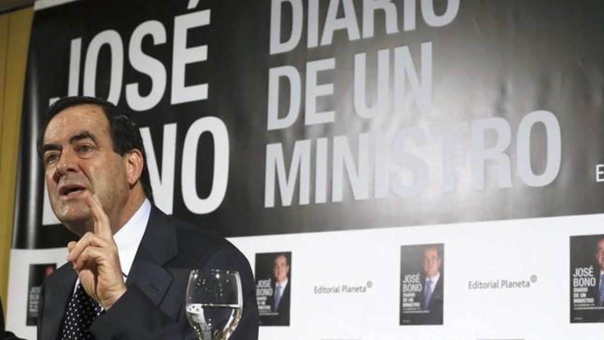 El exministro José Bono, en la presentación de la segunda parte de sus memorias.-/ PERIODICO (EFE / FERNANDO ALVARADO)