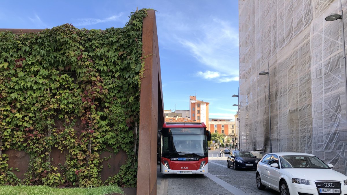 El autobús urbano en Mariano Granados. J.A.C.