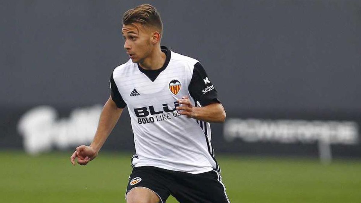 Fran Villalba en un partido de esta temporada con el Valencia Mestalla.-Valenciacf.com / Lázaro de la Peña